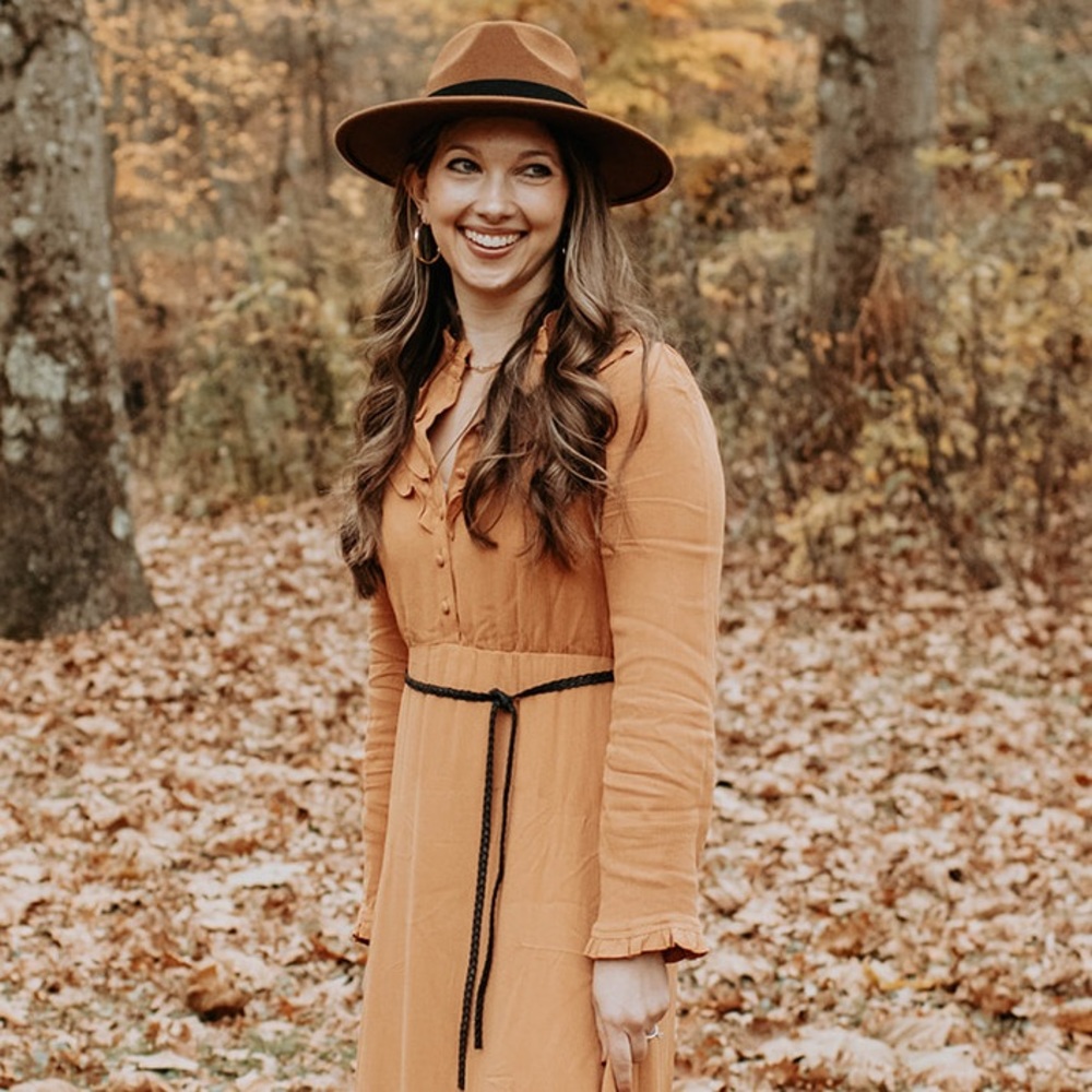 Meet your Posher, Elizabeth
